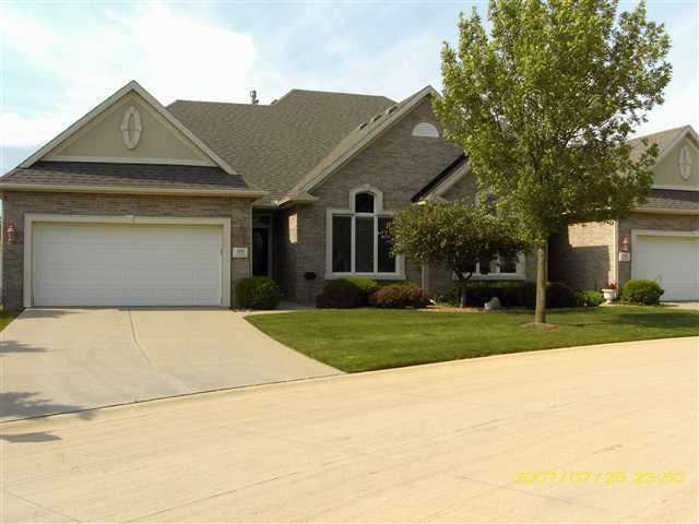 102 Hawthorne Lake Dr., Bloomington, IL 61704