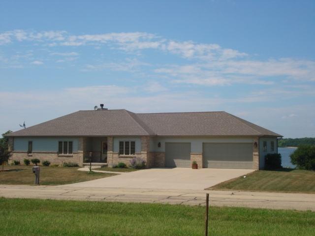 18001 Lakeview Dr., Weldon, IL 61882