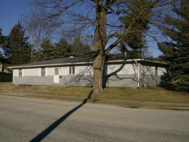 521 E Woodlawn, Clinton, IL 61727
