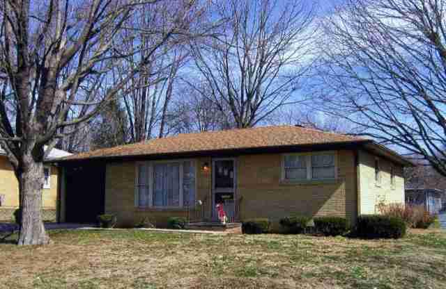1202 Maplewood Dr., Normal, IL 61761