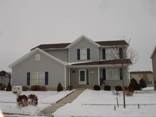 1402 Ballyshannon, Bloomington, IL 61704