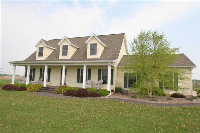 32800 Fast Ave., Mackinaw, IL 61755
