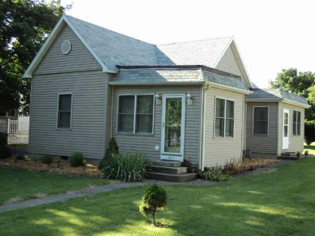 210 E North St., Weldon, IL 61882