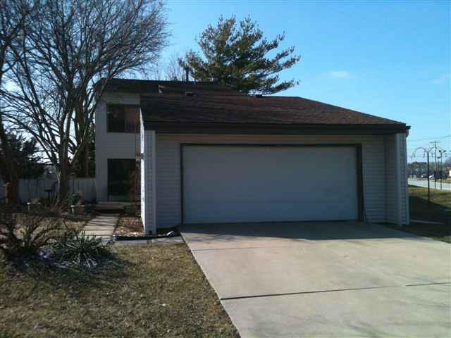 601 Broadmoor Dr., Bloomington, IL 61704