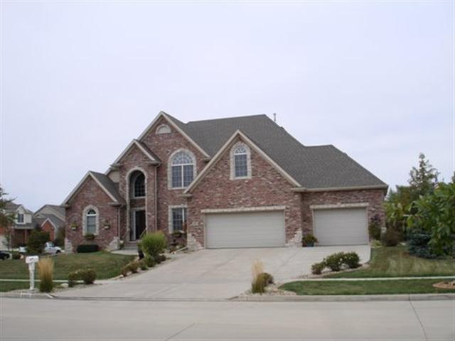 2002 Stone Mountain Blvd., Bloomington, IL 61704