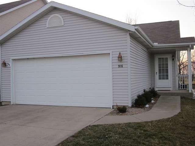 916 Country Ln., Leroy, IL 61752