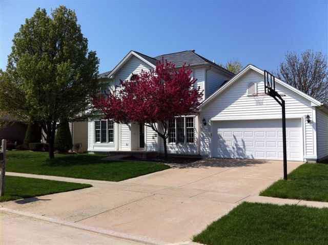 1407 Plantation Ln., Bloomington, IL 61704