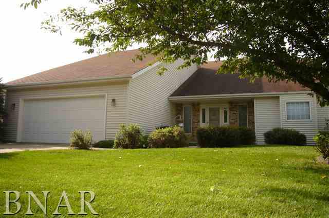 2705 Foxridge Run, Bloomington, IL 61704