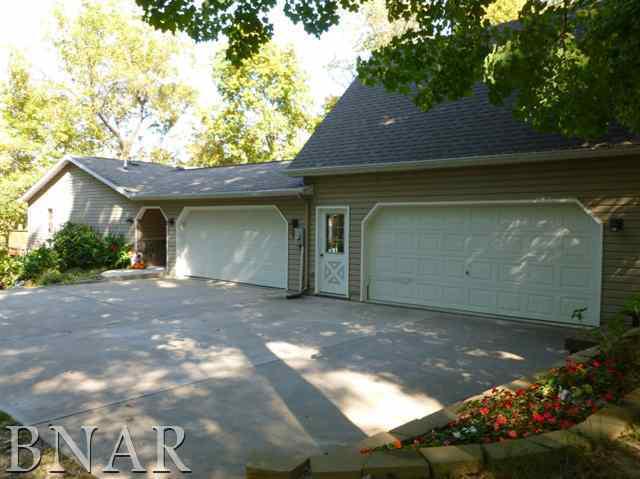 8800 Valley, Hopedale, IL 61747