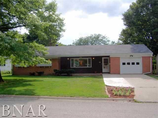 8 Ethell Pkwy., Bloomington, IL 61701