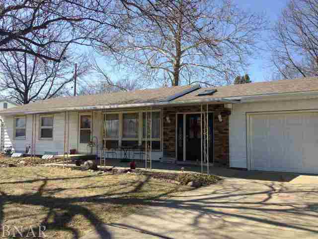 205 Cedar Dr., Clinton, IL 61727
