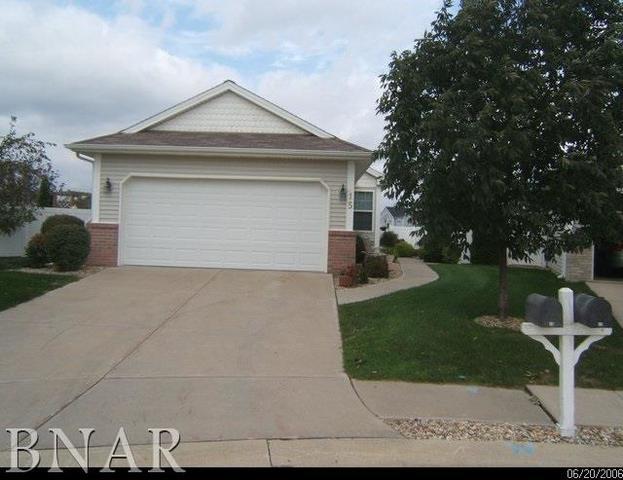 15 Astoria Way, Bloomington, IL 61704