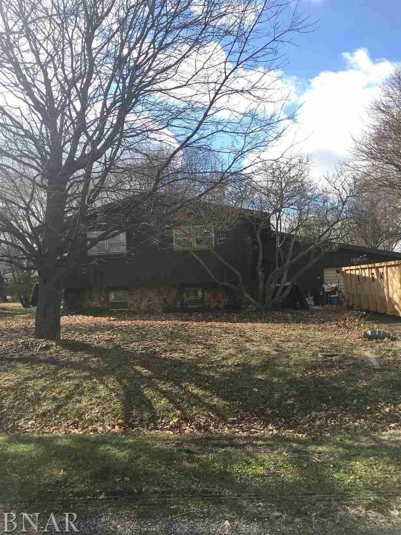 303 S East, Hudson, IL 61748