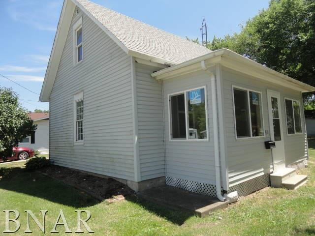 824 N George St., Clinton, IL 61727