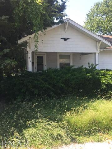 218 N East, Carlinville, IL 62626
