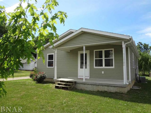 910 W Clay, Clinton, IL 61727
