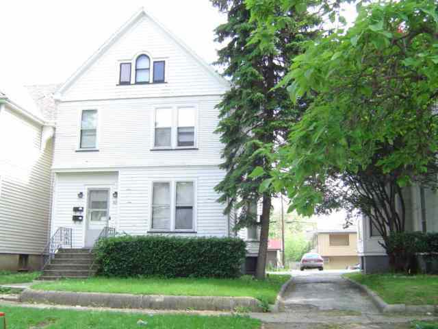 813 E Jefferson St., Bloomington, IL 61701