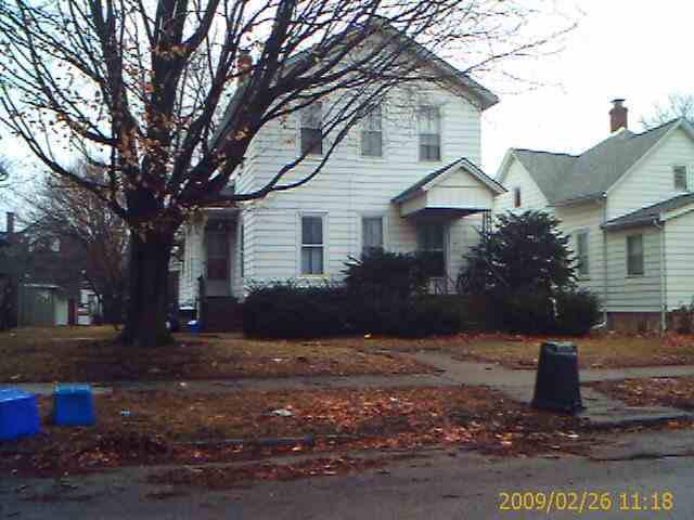 916 N East St., Bloomington, IL 60701
