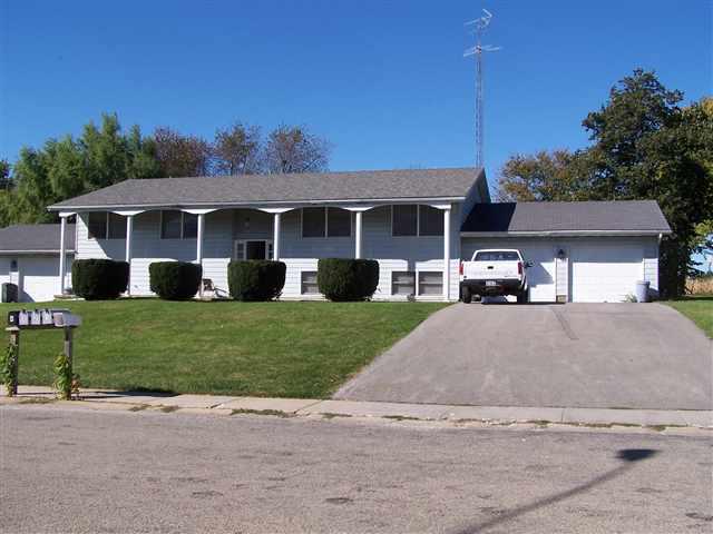 23 Rosewood Dr., Clinton, IL 61727