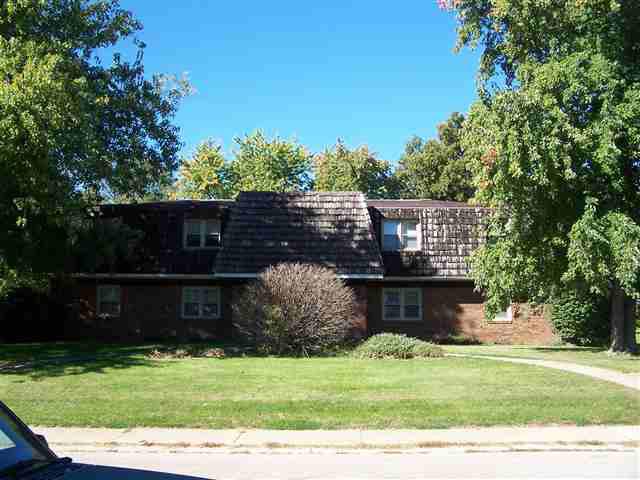 27 Rosewood Dr., Clinton, IL 61727