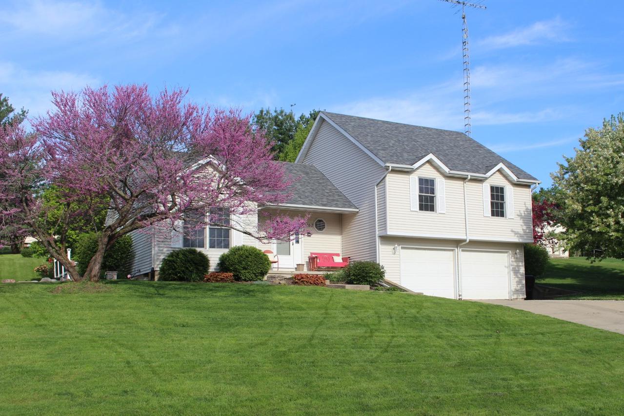 3162 Hilltop Dr., Clinton, IL 61727