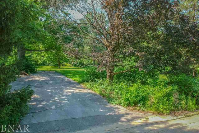 27 Sunset Rd., Bloomington, IL 61704