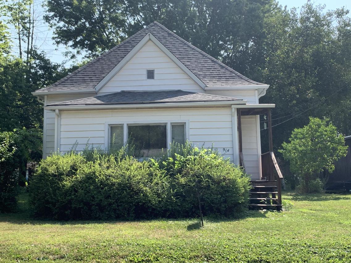 914 N Alexander, Clinton, IL 61727