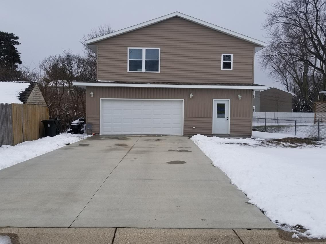 2209 E 23rd St., Sterling, IL 61081