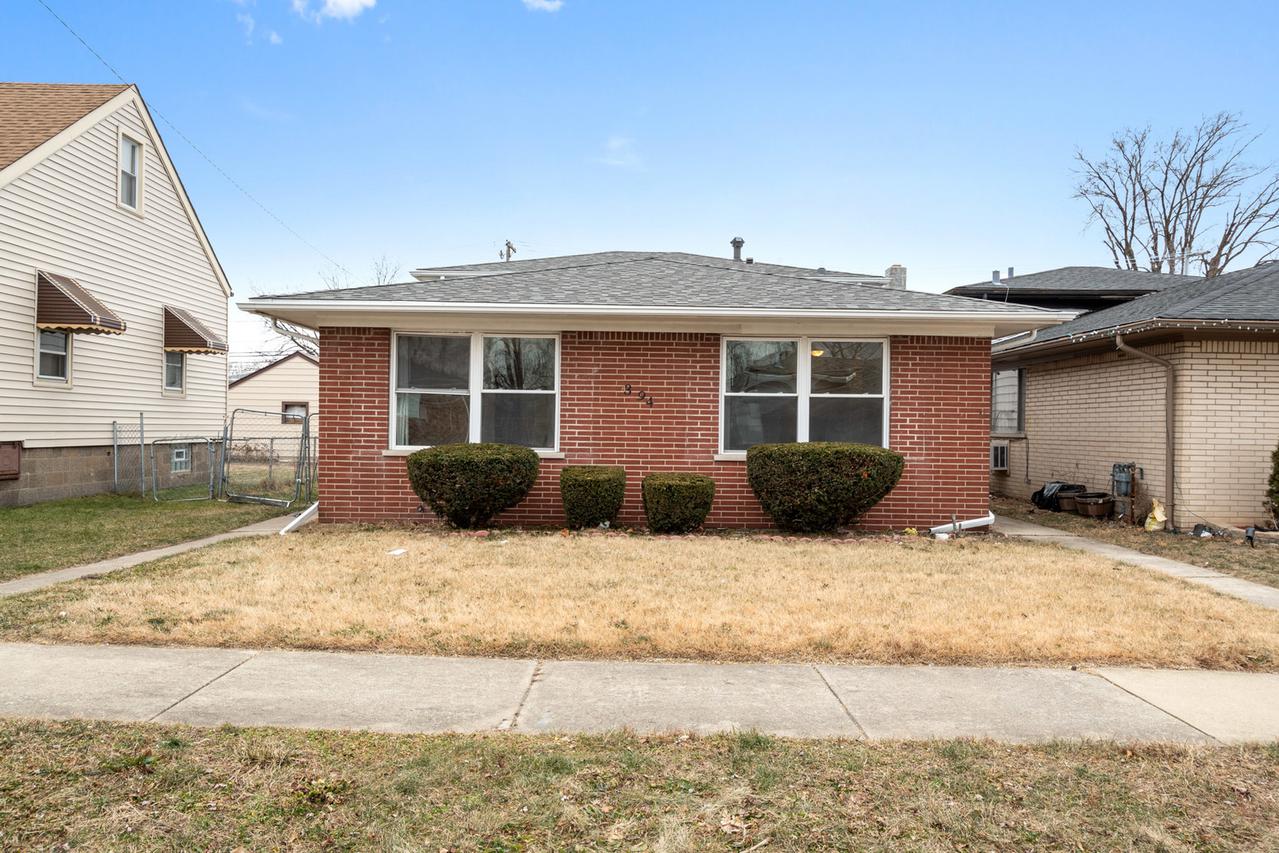 394 Greenbay Ave., Calumet City, IL 60409