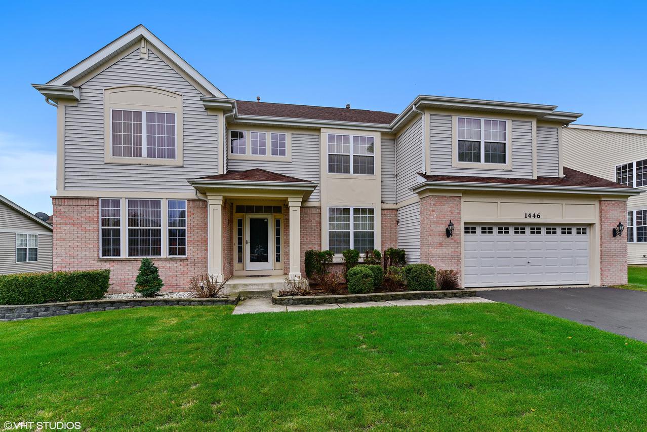 1446 White Oak Ln., West Chicago, IL 60185