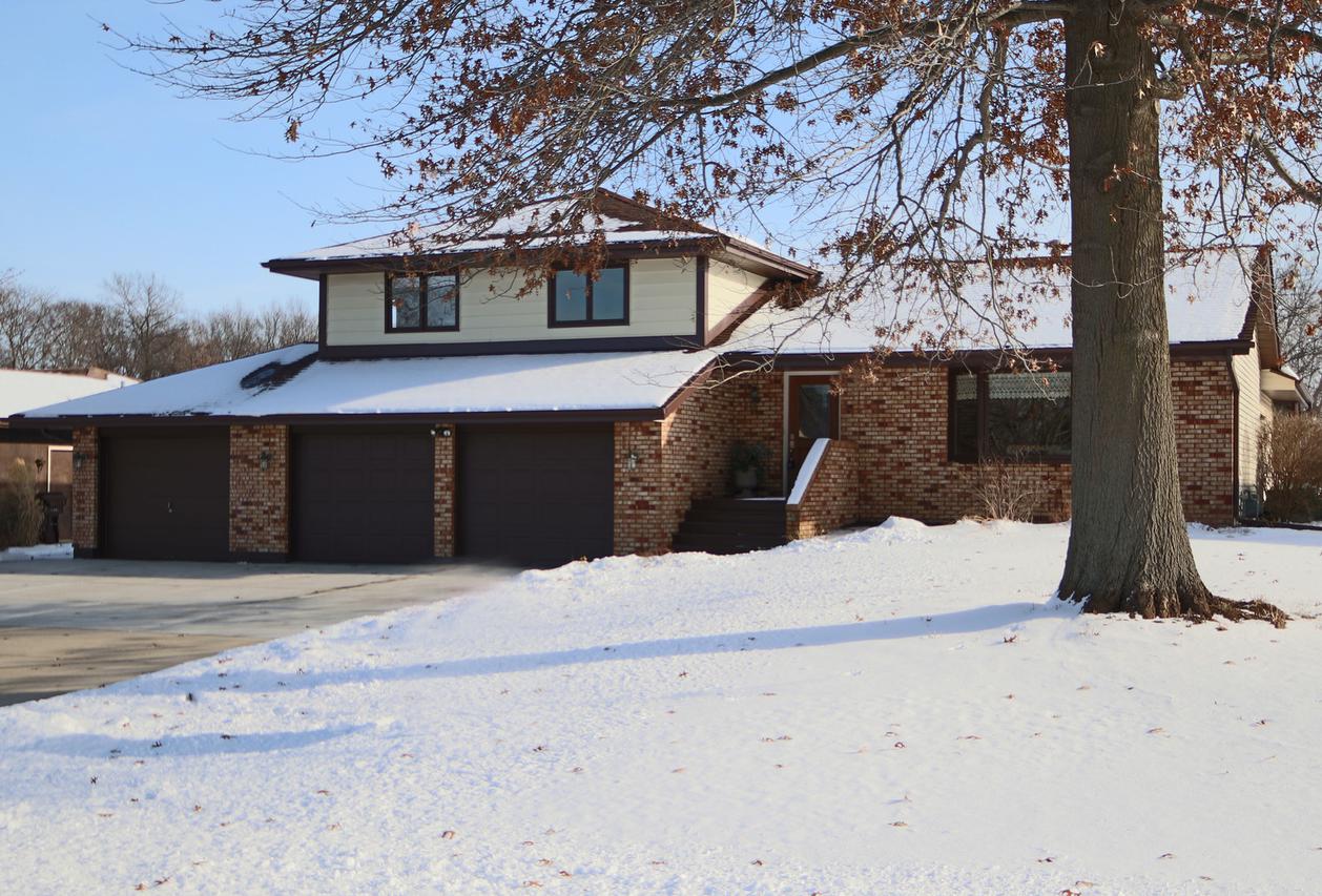 7421 Russett Wood Tr., Cherry Valley, IL 61016