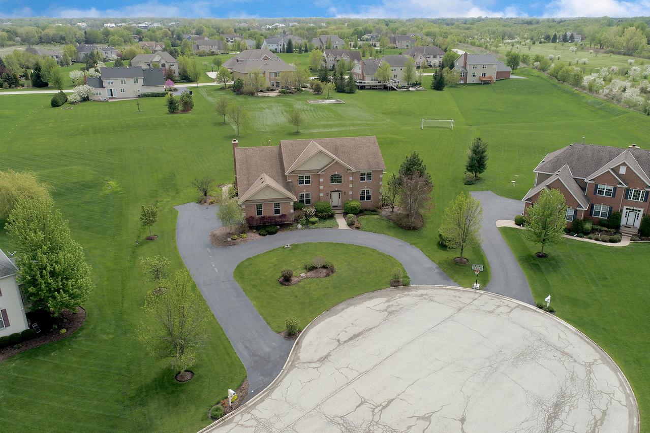 9 Harrington Ct., Hawthorn Woods, IL 60047