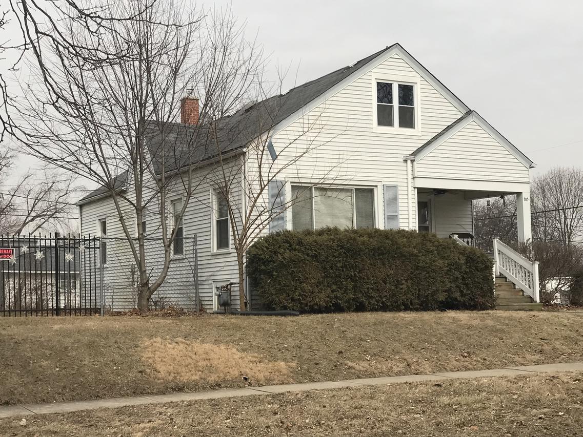703 Spruce St., Aurora, IL 60506