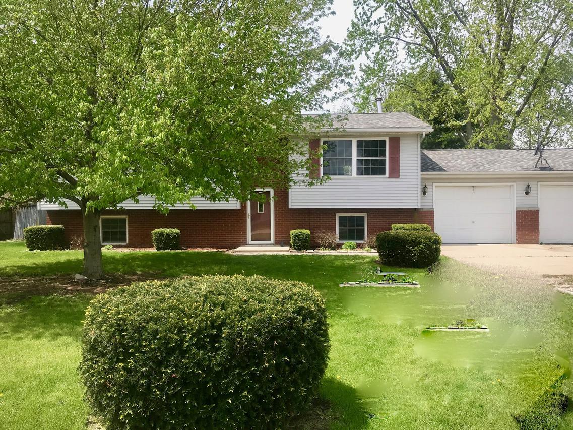 10924 Medalion Dr., Bloomington, IL 61704