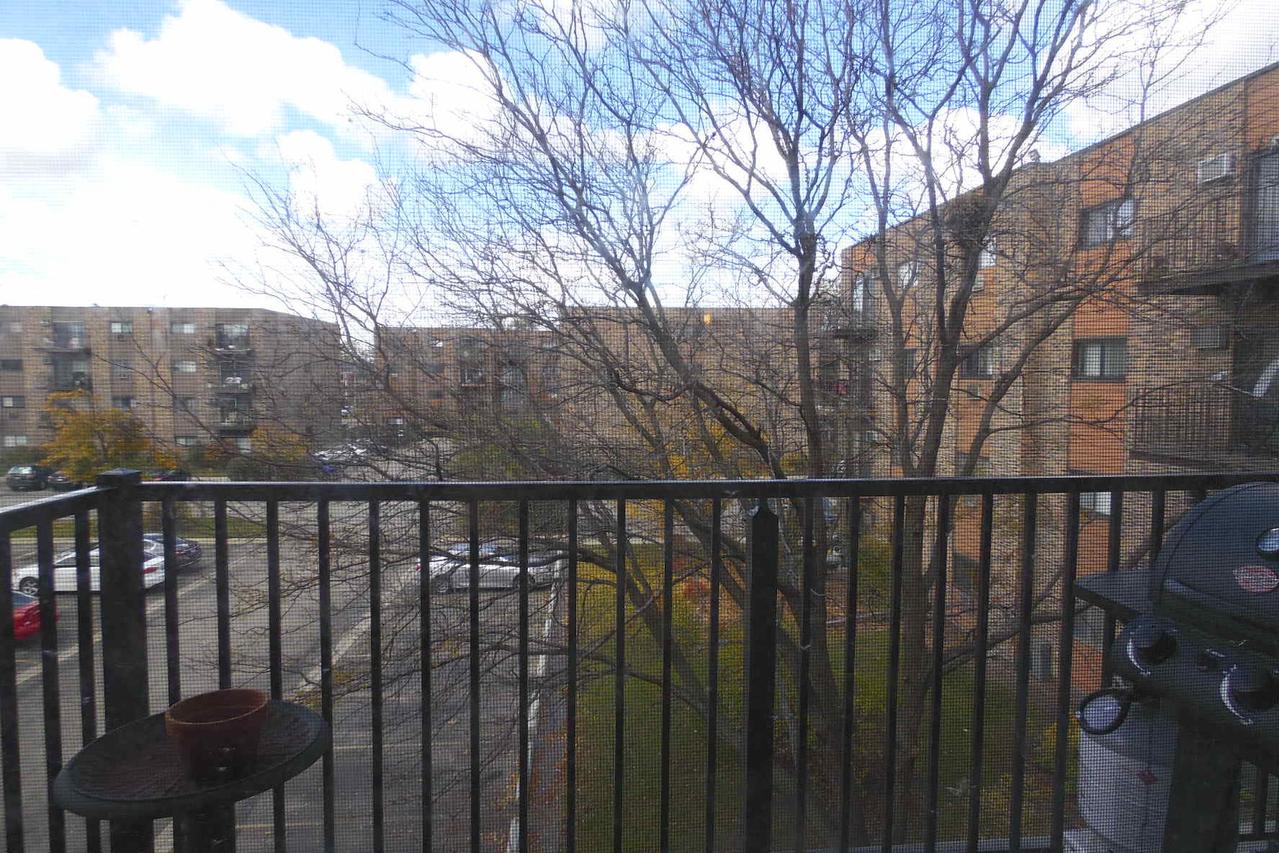 8923 N Knight Ave. #309, Des Plaines, IL 60016