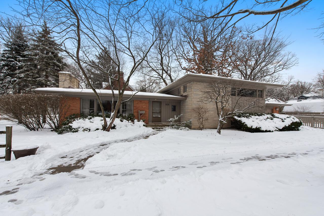 531 Lake Ave., Wilmette, IL 60091