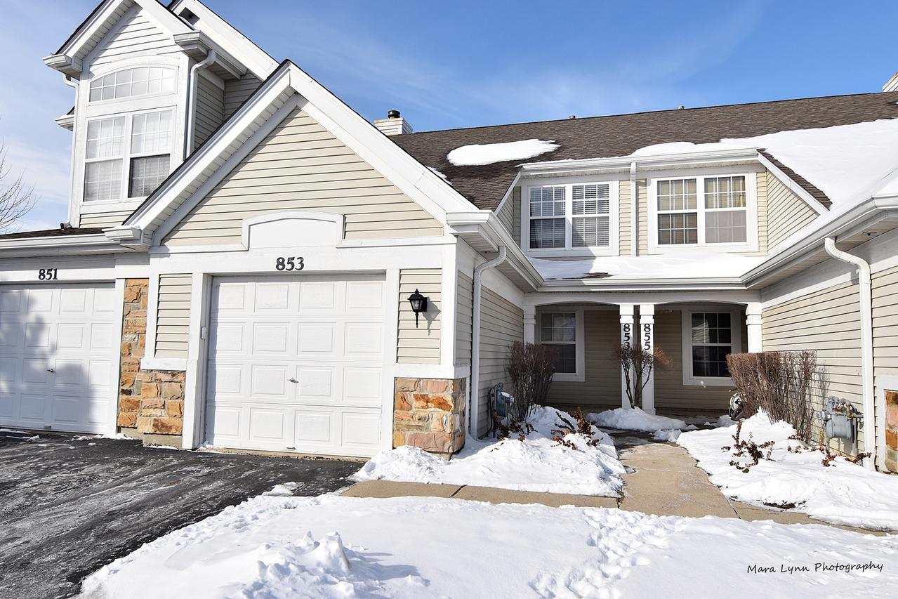 853 Pembrook Ct., Carol Stream, IL 60188