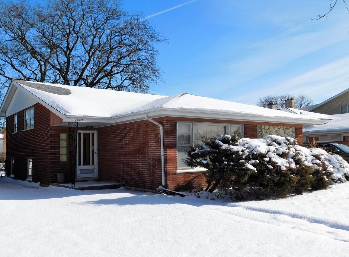 10629 Laramie Ave., Oak Lawn, IL 60453