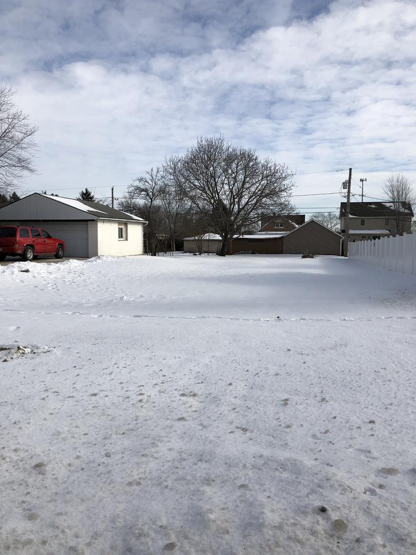 1610 N Center St., Crest Hill, IL 60403
