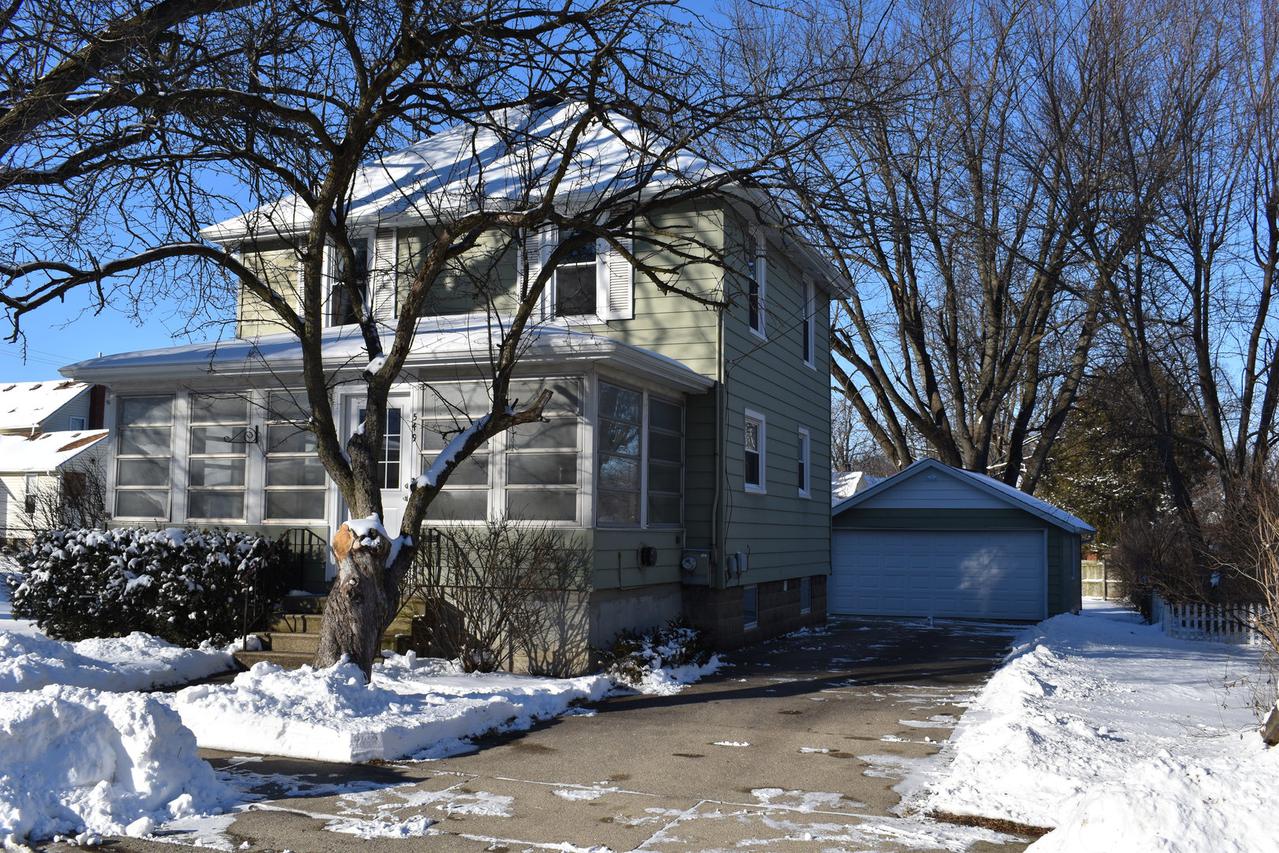 549 Center Ave., Sycamore, IL 60178