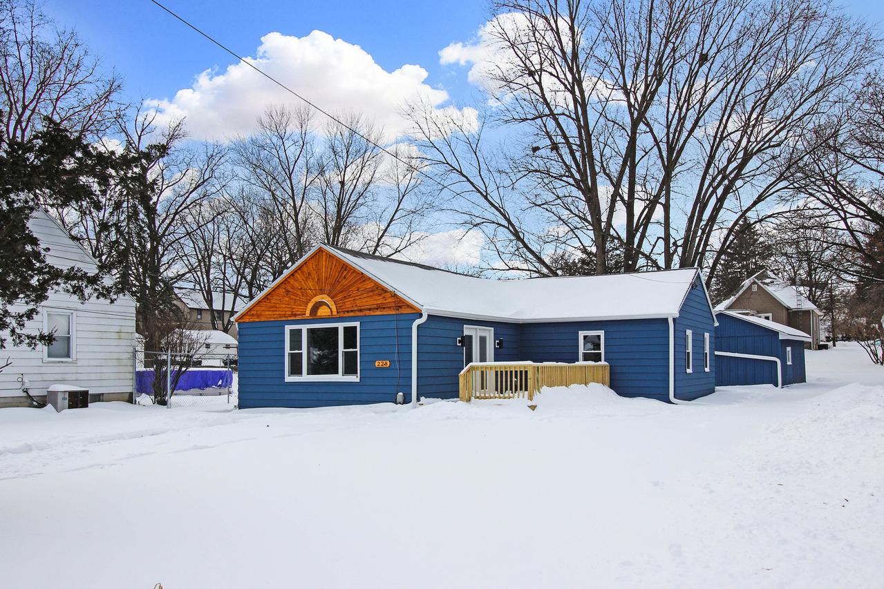 228 N Whistler Ave., Freeport, IL 61032