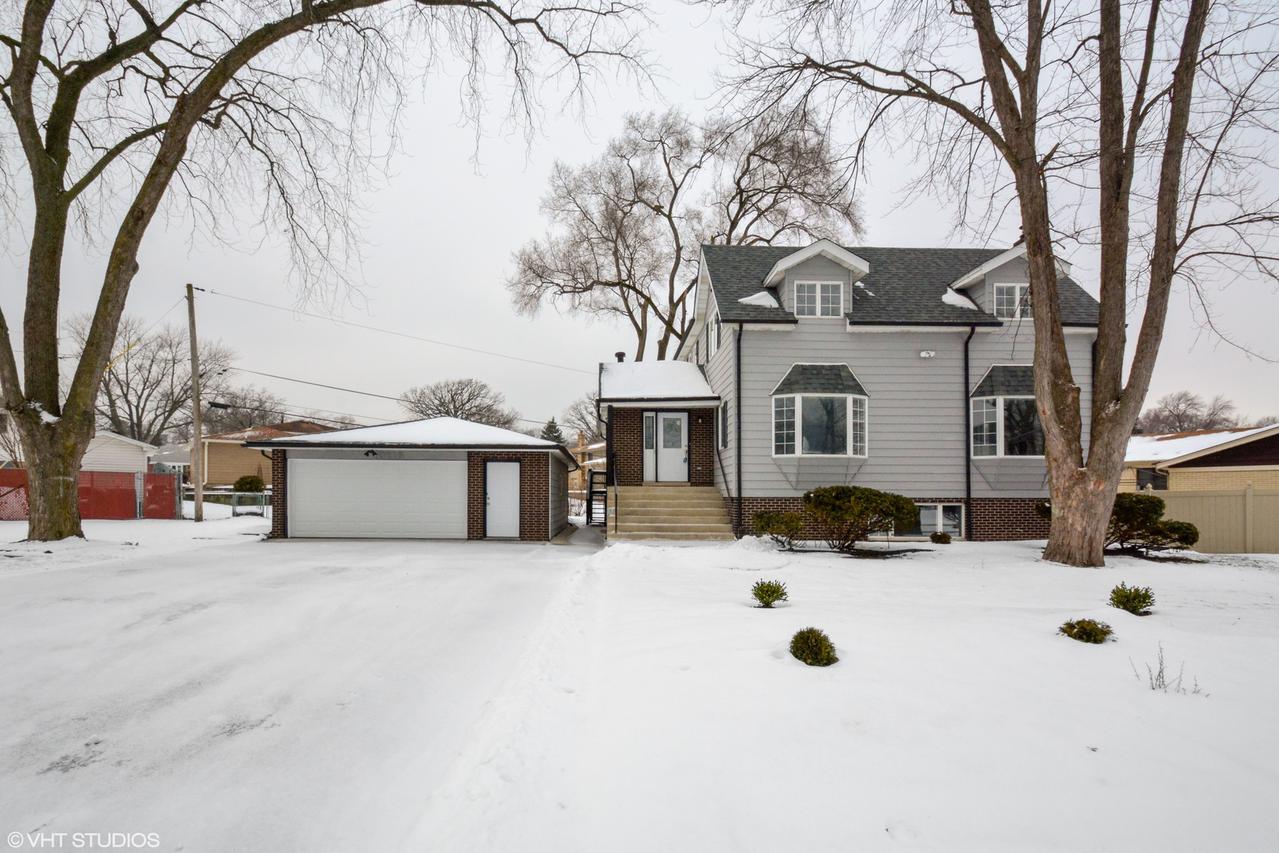 10218 S Eleanor Ave., Palos Hills, IL 60465