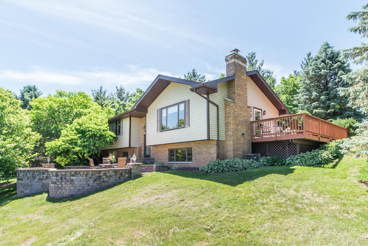 42W858 Bahr Rd., Hampshire, IL 60140
