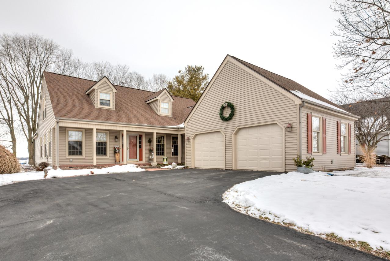 1402 E Center St., Monticello, IL 61856