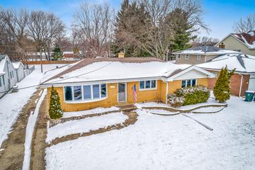 1324 N Wilke Rd., Arlington Heights, IL 60004