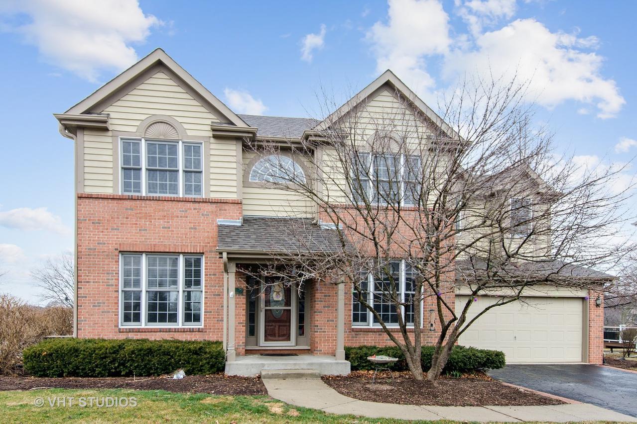 7 Point O Woods Ct., Lake In The Hills, IL 60156