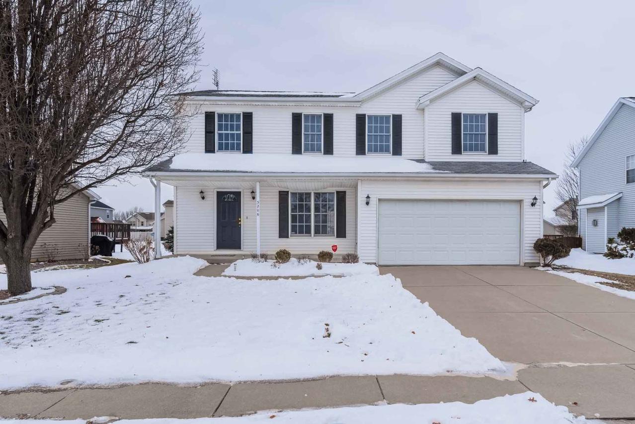 3206 Stonebridge Dr., Bloomington, IL 61704