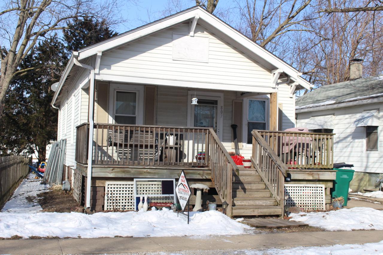 807 E Webster St., Clinton, IL 61727