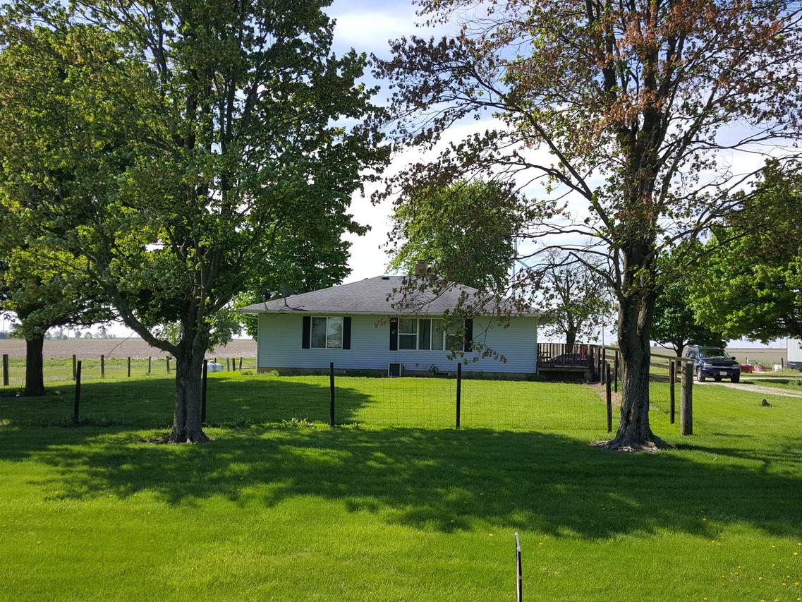 4267 E 2500 North Rd., Armstrong, IL 61812