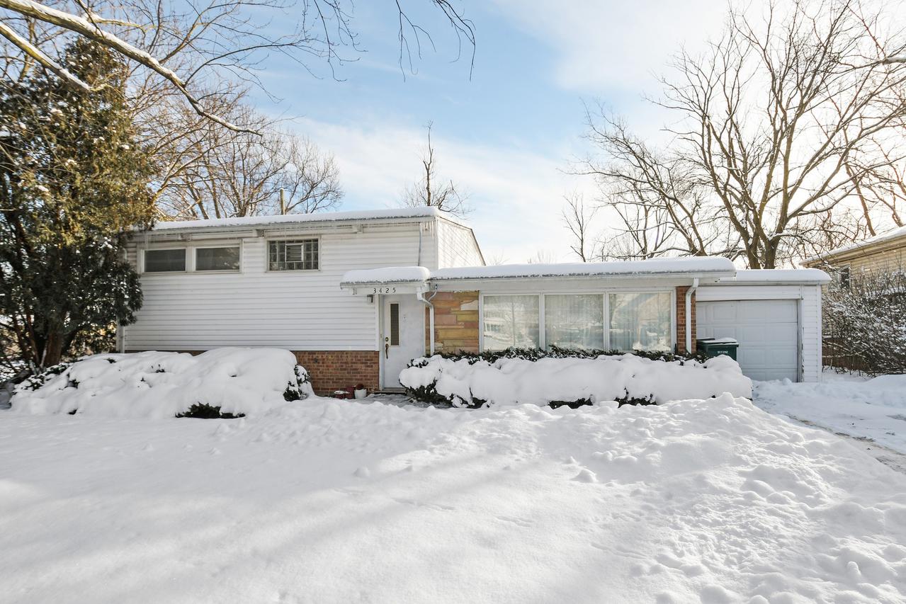 3425 Tamarind Dr., Northbrook, IL 60062